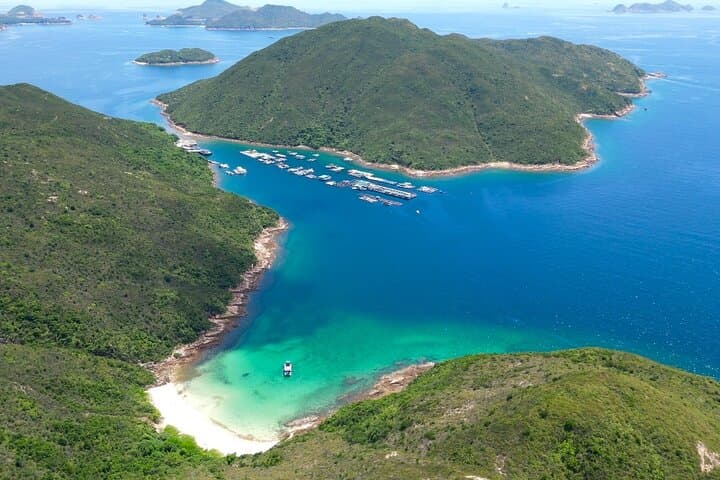 Sai Kung Snorkelling & Island Hopping Yacht Tour — Hong Kong Coastal Adventure photo 3