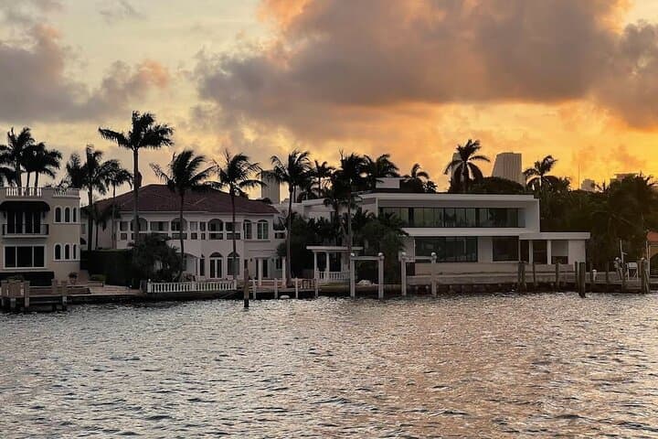 Miami Water Taxi: Skyline Boat Cruise Past Millionaire Mansions to South Beach