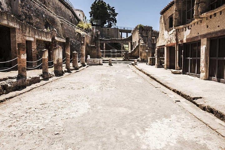 Herculaneum Guided Tour: 2-Hour Walk through the Buried Roman Seaside City photo 2