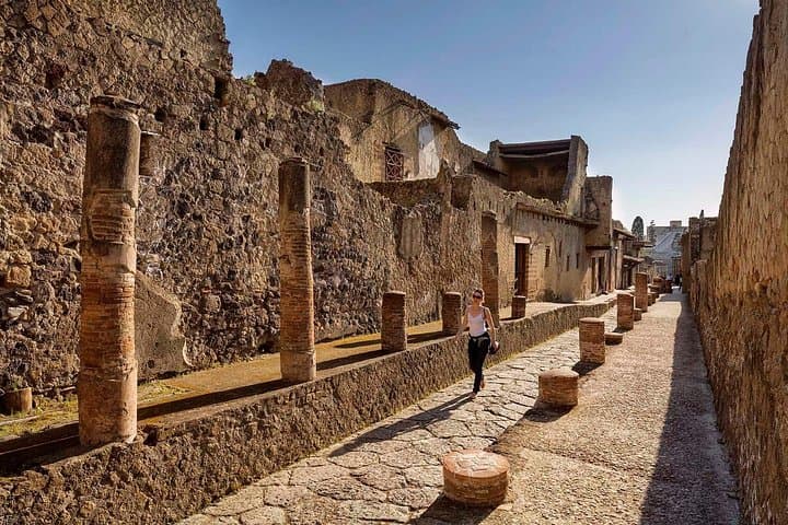 Herculaneum Guided Tour: 2-Hour Walk through the Buried Roman Seaside City photo 3