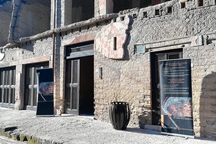 Herculaneum Guided Tour: 2-Hour Walk through the Buried Roman Seaside City photo 4