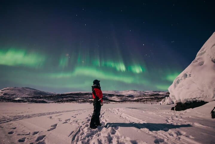 Abisko Northern Lights Car Chase with Professional Photographer photo 3