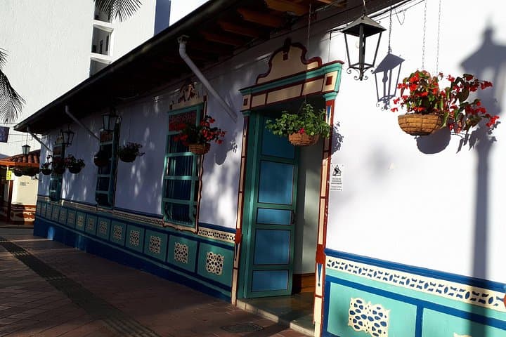Climb La Piedra and Boat Guatapé: Full-Day Tour from Medellín photo 1