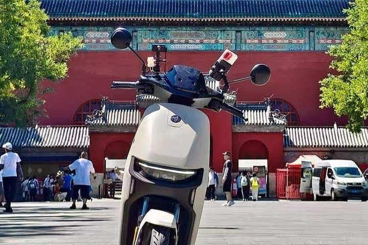 Beijing Electric Moped Tour: Ride Hutongs, Temples and City Sights photo 3