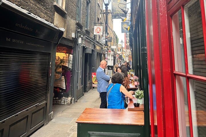 Live Like a Local: Spitalfields & Brick Lane Food and Culture Walking Tour photo 3