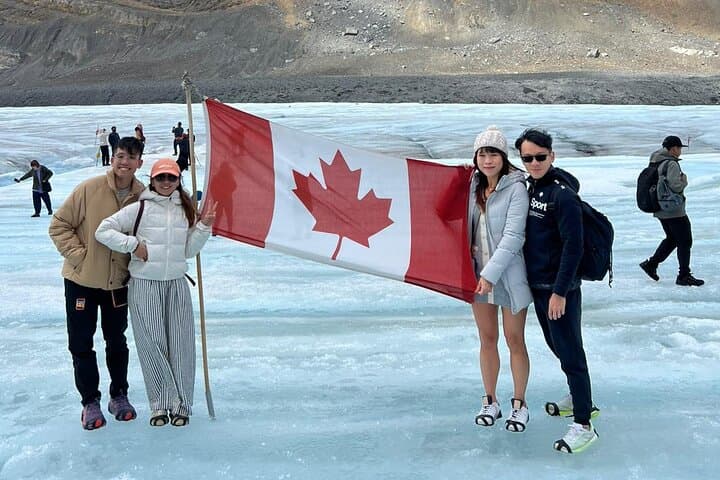 Columbia Icefield, Peyto Lake & Bow Lake: Icefields Parkway Day Trip from Calgary