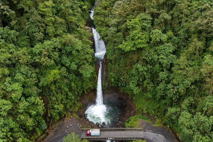 Poás Volcano, La Paz Waterfalls & Coffee: Private Day Trip from San José photo 2