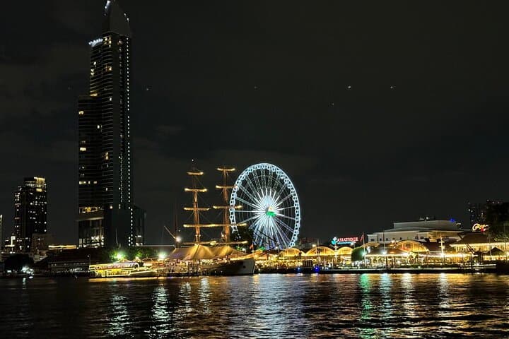 Bangkok Luxury White Dinner Cruise on the Chao Phraya: Free-Flow Wine, Live Music & Night Views photo 6
