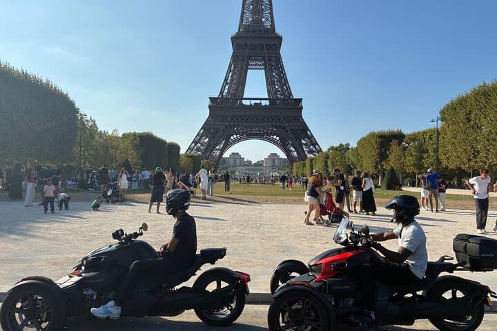 Paris Can-Am Ryker 3-Wheel Tour — Eiffel Tower, Champs-Élysées & Arc de Triomphe photo 3