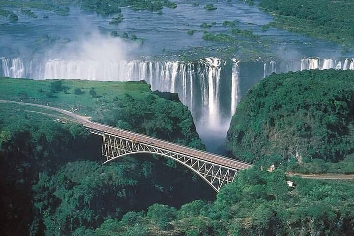 Dual-view Victoria Falls Private Guided Tour — Zambia & Zimbabwe