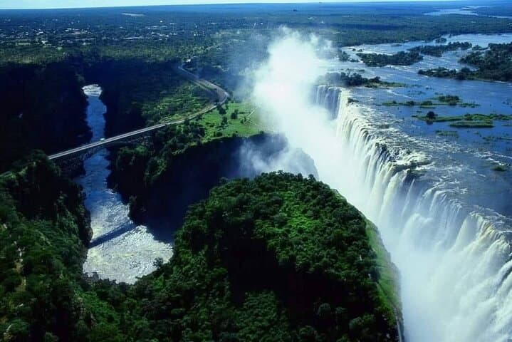 Dual-view Victoria Falls Private Guided Tour — Zambia & Zimbabwe photo 3