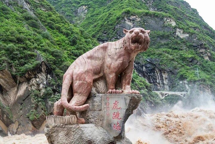 Shangri-La Private Scenic Drive from Lijiang — Tiger Leaping Gorge, Haba & Meili