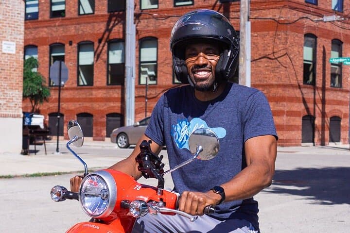 Chicago Museum Campus Scooter Tour: Lakefront & Iconic Neighborhood Ride