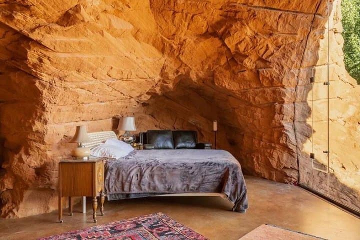Rock House Homestead & Backcountry Tours: Capitol Reef to Grand Staircase 4-Day Hike Retreat photo 1