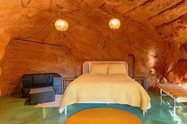 Rock House Homestead & Backcountry Tours: Capitol Reef to Grand Staircase 4-Day Hike Retreat photo 4