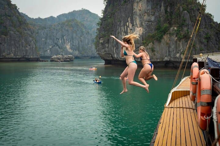 Cat Ba & Lan Ha Bay: 2-Day Trek, Kayak and Viet Hai Village Overnight photo 3