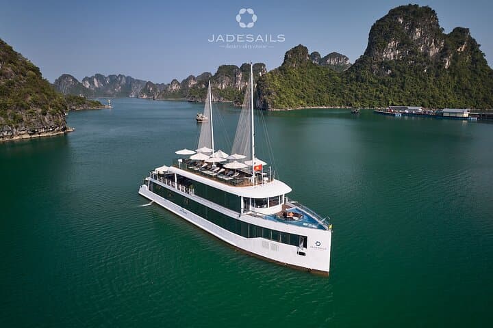 Jade Sails Luxury Day Cruise in Halong & Lan Ha Bay