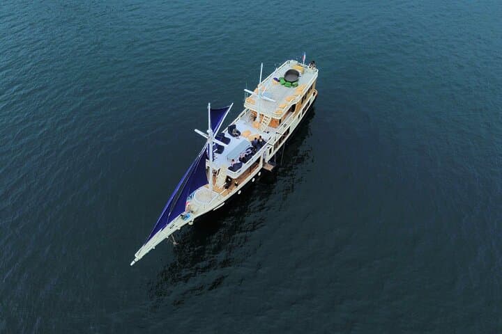 3-Day Liveaboard Komodo Sailing: Phinisi Cruise, Snorkeling & Komodo Dragons photo 2