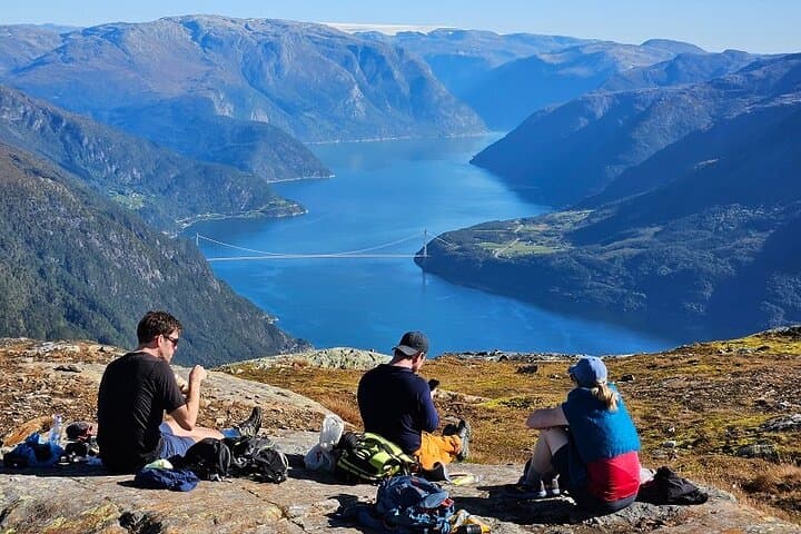 Guided Hike on Oksen Peninsula — Panoramic Hardangerfjord & Folgefonna Views