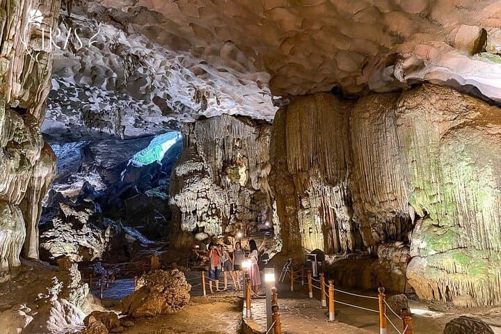 Luxury Iris Cruise: One-Day Halong Bay Tour with Jacuzzi, Sung Sot Cave & Ti Top photo 4