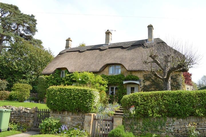 Private Full-Day Cotswolds Tour from London — Burford, Bibury, Bourton & Stratford photo 1