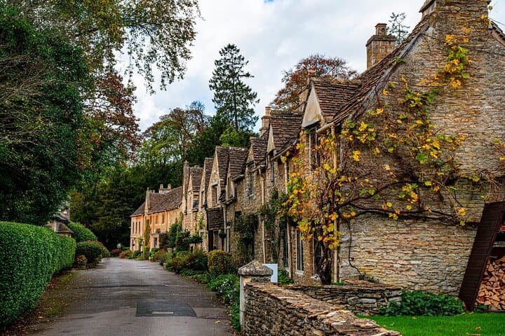 Private Full-Day Cotswolds Tour from London — Burford, Bibury, Bourton & Stratford photo 2
