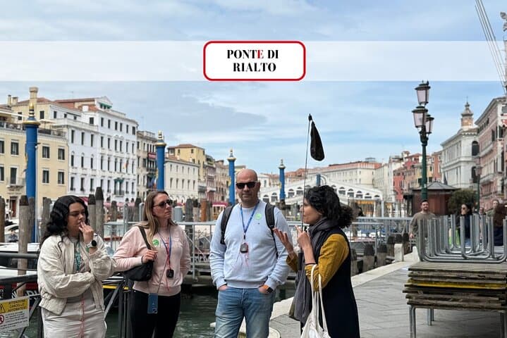 Hidden Canals of Venice: Rialto Walking Tour & 30-Minute Gondola Experience photo 1