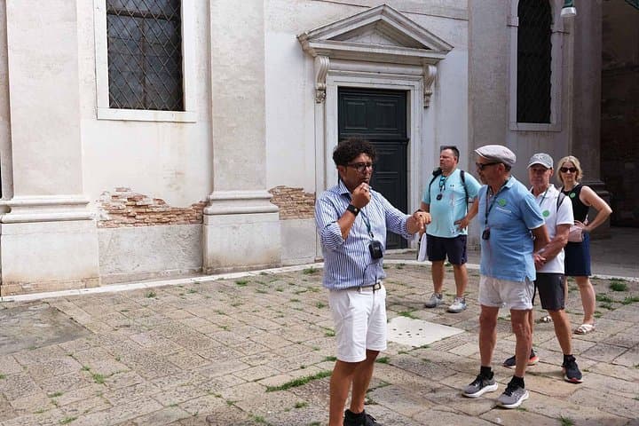 Hidden Canals of Venice: Rialto Walking Tour & 30-Minute Gondola Experience photo 4