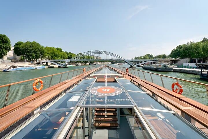 Seine River 1-Hour Sightseeing Cruise from Eiffel Tower — Paris Highlights by Boat photo 4