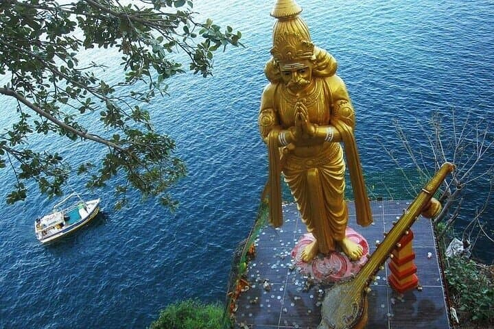 Trincomalee Sightseeing Boat Trip: Swami Rock & Koneswaram from the Sea photo 3