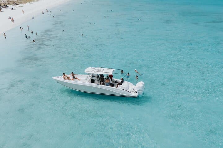 Private Luxury Fishing Trip in Curaçao — 38ft Charter with Chef and Full Gear photo 4