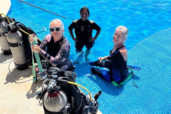 First Breath Underwater: Entry-Level PADI Discovery Scuba Dive in Puerto Aventuras photo 5