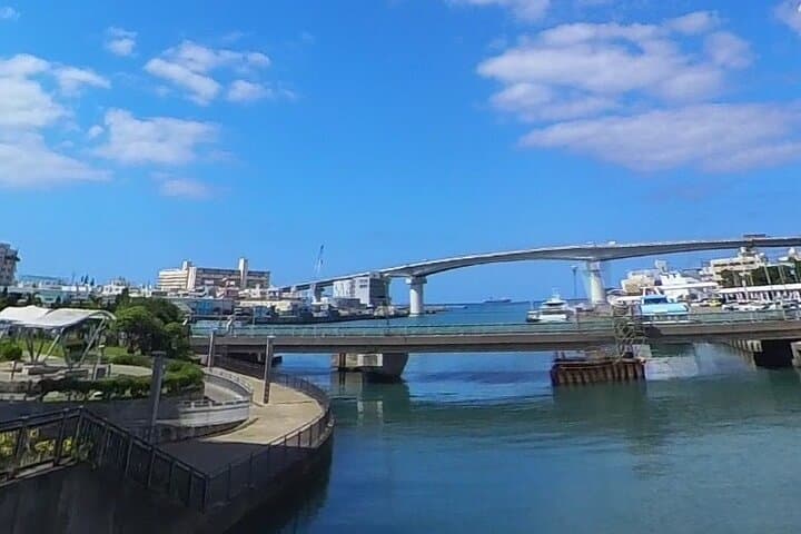 E-Bike Tour & Makishi Market Sushi Workshop — Naha City Cycling Experience photo 3