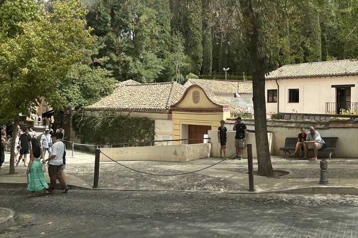 Granada Panoramic Bus Tour: Albaicín, Sacromonte & Alhambra Viewpoints photo 2