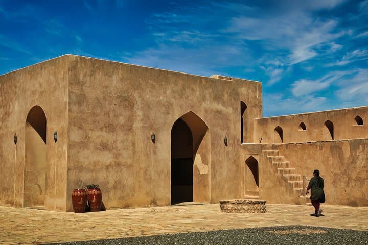 Nizwa, Jibreen & Birket Mauz Excursion: Forts, Souq and Oasis Day Trip