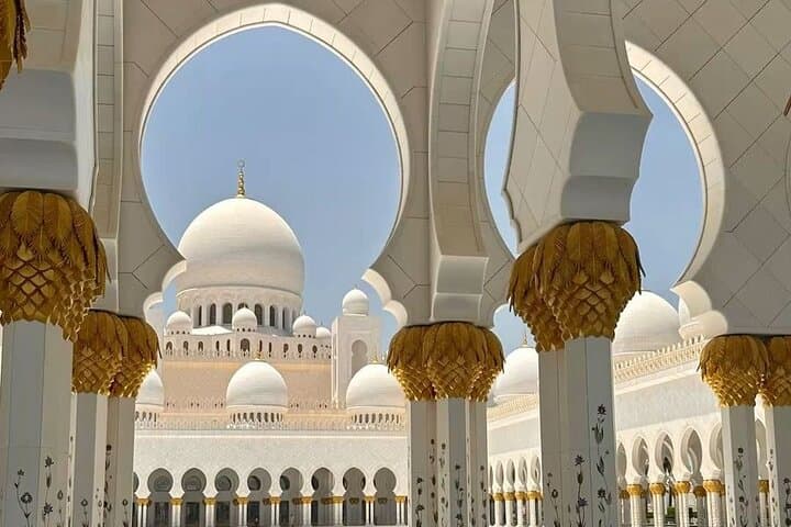 Abu Dhabi Half-Day City Tour: Sheikh Zayed Mosque, Corniche & Emirates Palace photo 4