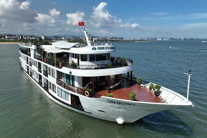 Overnight Luxury Cruise in Halong Bay: Verdure Grandeur 2D1N Experience
