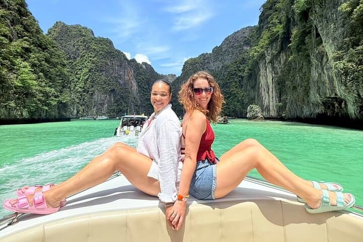 Phi Phi Speedboat Day Trip: Maya Beach, Pileh Lagoon & Khai Island