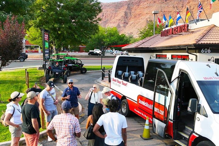 Explore Arches National Park: Scenic Sightseeing Tour From Moab photo 3