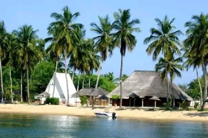 Mussulo Island Tour: Beaches, Boat Rides and Angolan Seafood Experience photo 2