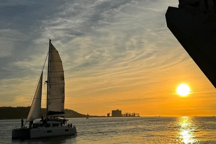 Lisbon Luxury Catamaran Sunset and Wine Cruise on the Tagus River