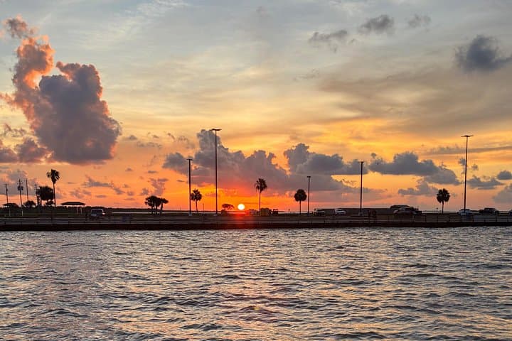 Adult-Only Galveston Sunset Cruise — 60-Min Harbor Evening Experience photo 4