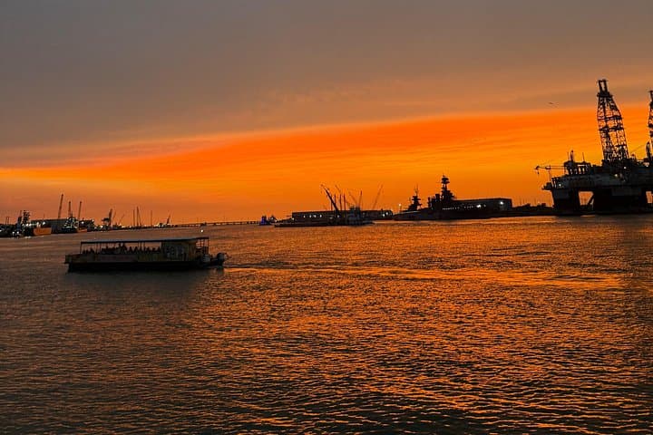 Adult-Only Galveston Sunset Cruise — 60-Min Harbor Evening Experience photo 1