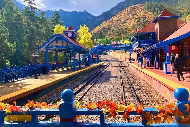 Pikes Peak Cog Railway and Garden of the Gods: One-Day Summit & Red Rock Tour