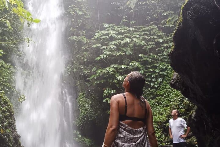 Lombok Hidden Waterfalls Walk: Sukarara Weaving, Rice Fields & Aik Berik Falls photo 5