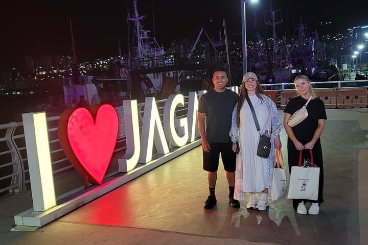Busan Night Market and Harbor Night-View Walking Tour photo 2