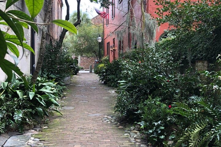 Secret Strolls: Hidden Alleys Walking Tour in Charleston's Historic District