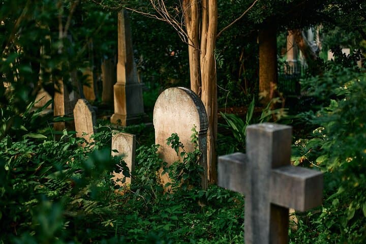 Ghosts of Charleston Night Walking Tour — Exclusive Unitarian Graveyard Access photo 4