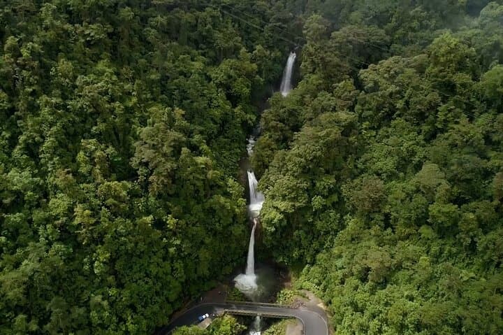 Exploring Poas Volcano and La Paz Waterfall Gardens: A Costa Rica Day Adventure photo 2