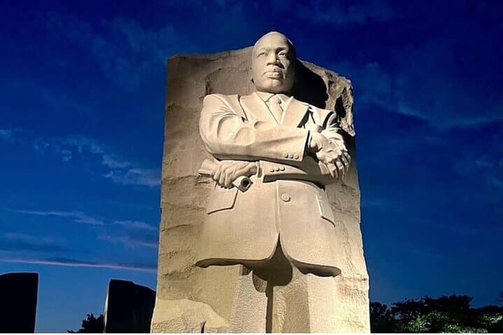 Washington DC Night-Time City Tour: Monuments & Memorials by Bus photo 5
